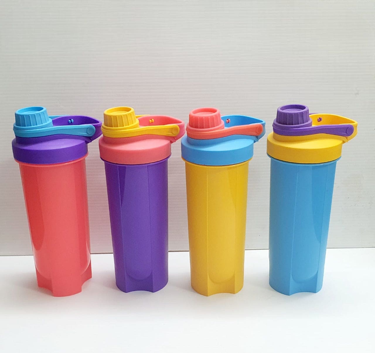 Funky Water Bottle, Portable  Protein Powder Shaker Bottle, Plastic Outdoor Portable Drink Cup, Fitness Training Sport Mixing Cup, Blender Shaker Bottle, Herbalife Water Bottle For Drink