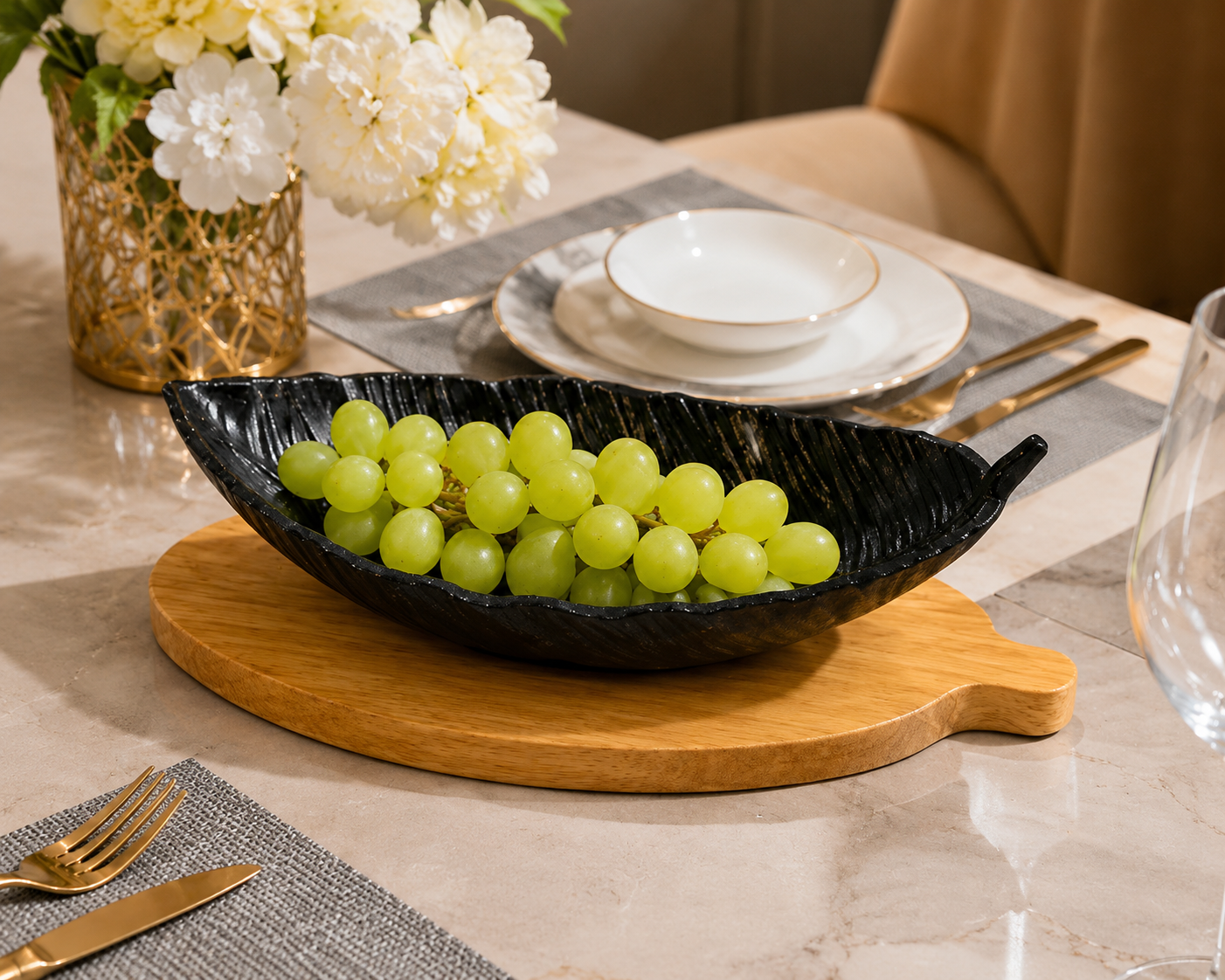 Elegant Leaf Shaped Serving Platter with Wooden Stand, Decorative Leaf Fruit Bowl, Luxury Tabletop Leaf Serving Dish, Leaf Centerpiece Bowl