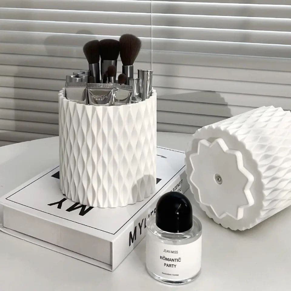 Makeup Bucket Organizer, Multifunctional Rotating Pencil Makeup Brush Holder, Hollow Multiuse Organizer, Non-slip Round Multi Grid Desktop Sundries Pencil Holder, Lipstick Eyebrow Pencil Holder, Desktop Makeup Brush Storage Bucket