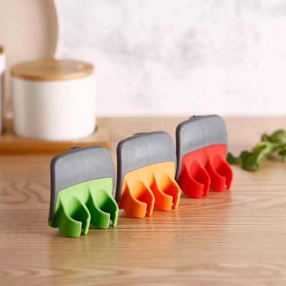 Stainless Steel Manual Finger Vegetable Shaver, Double Fingers Stainless Blade Fruit Peeler, Finger Gaurd Peeling Knife, AntiScratch Kitchen Tool, Palm Vegetable Hand Peeler, Turnip Slicer Cutter, Silicon Veg Cutter Kitchen Cooking Tools