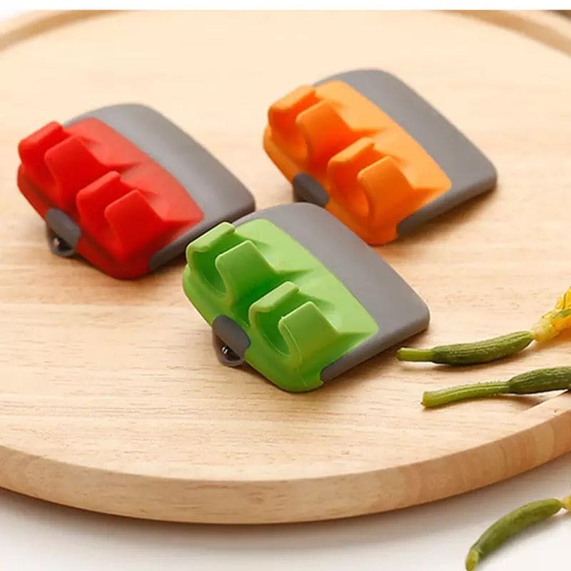 Stainless Steel Manual Finger Vegetable Shaver, Double Fingers Stainless Blade Fruit Peeler, Finger Gaurd Peeling Knife, AntiScratch Kitchen Tool, Palm Vegetable Hand Peeler, Turnip Slicer Cutter, Silicon Veg Cutter Kitchen Cooking Tools