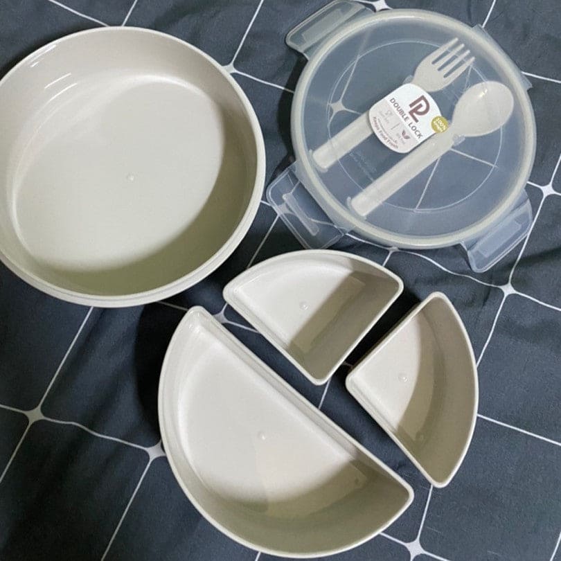 Partition Lunch Box, Reheatable Food Box, Plastic Divided Food Storage With Spoon, Portable Food Grade Plastic Lunch Box, Plastic Partition Bento Box with Lid, 820ml Round Shape Detachable Bento Box