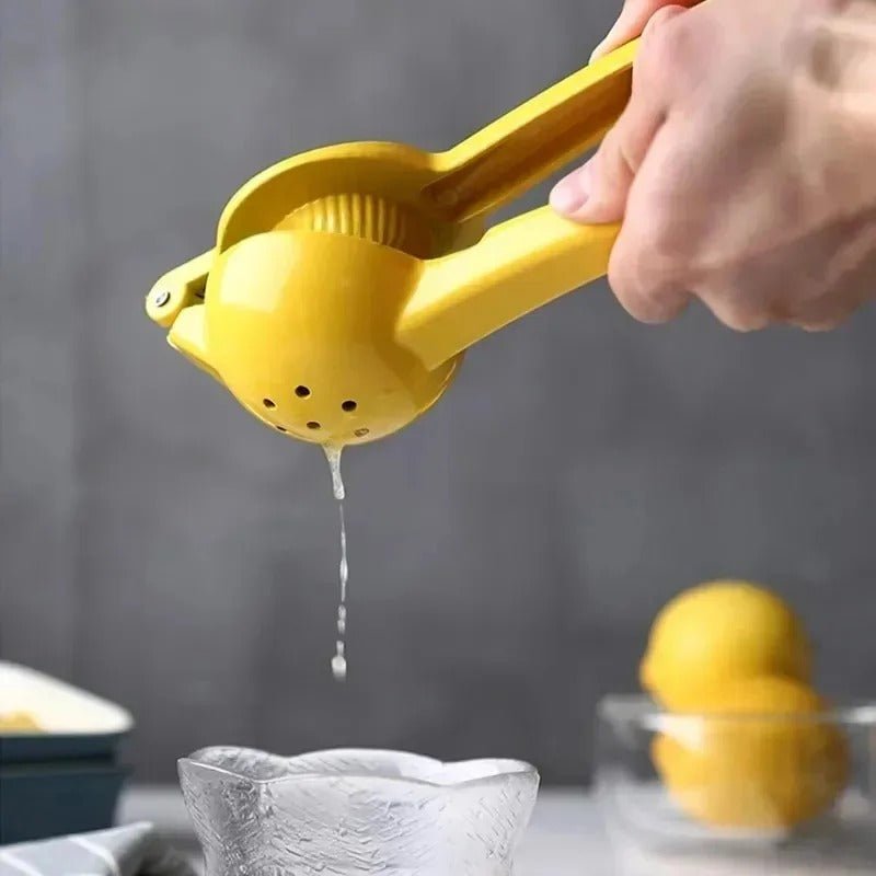 Manual Citrus Lemon Squeezer – Easy Handheld Juicer for Lemons, Limes & Oranges